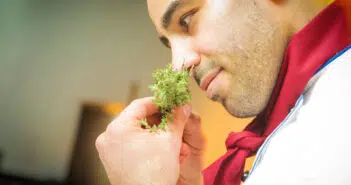 Mieux travailler en cuisine avec une table en inox