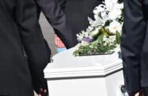 Prix des obsèques : vaut-il mieux opter pour une crémation ou un enterrement ?