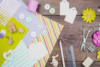 Scrapbooking et loisirs créatifs : pourquoi la pince à gaufrer change tout à vos créations ?